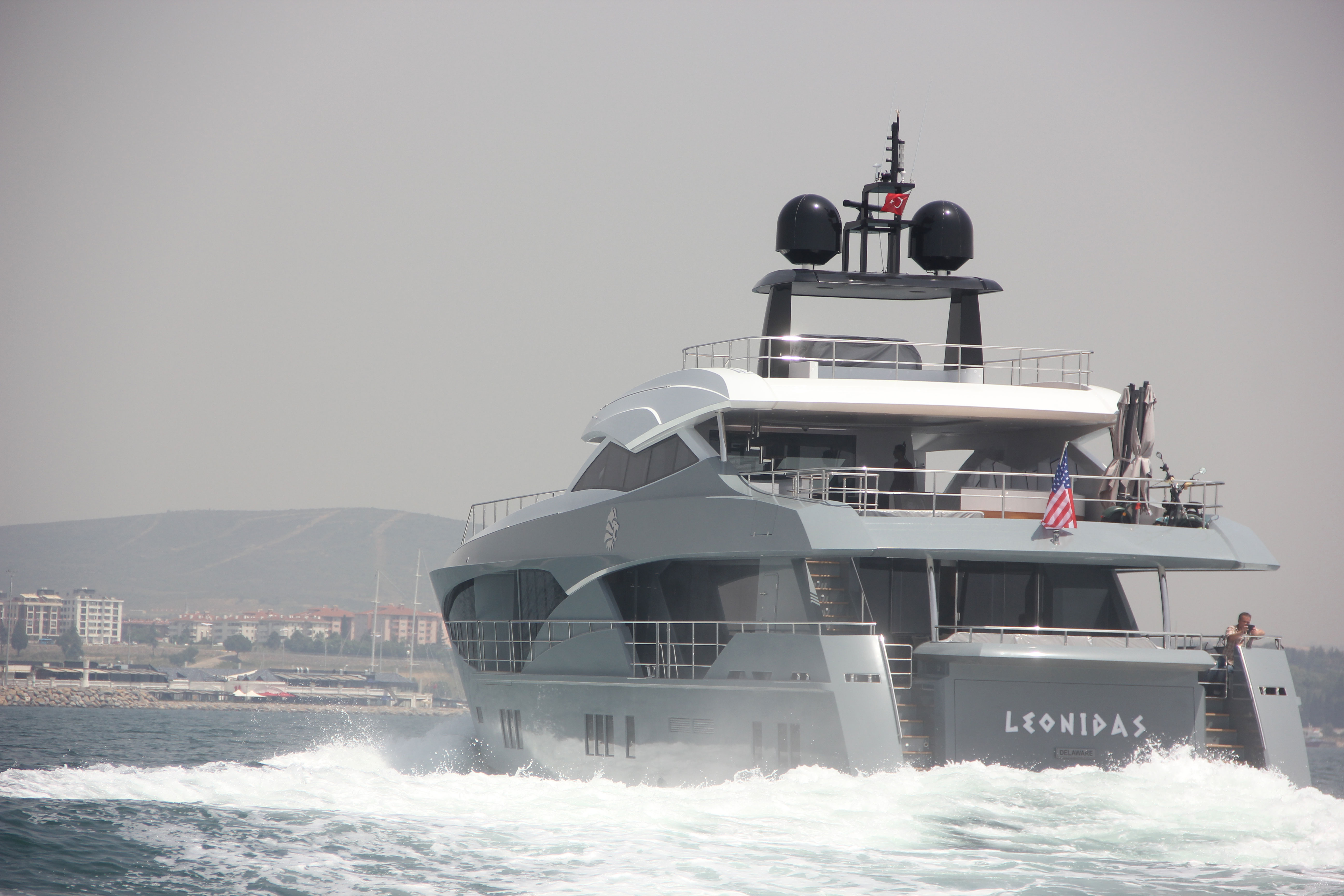 Leonidas yat